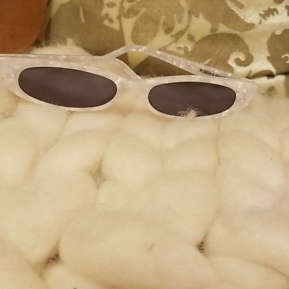 Roberi & Fraud Frances cateye Pearlized sunglasses - Picture 6 of 15